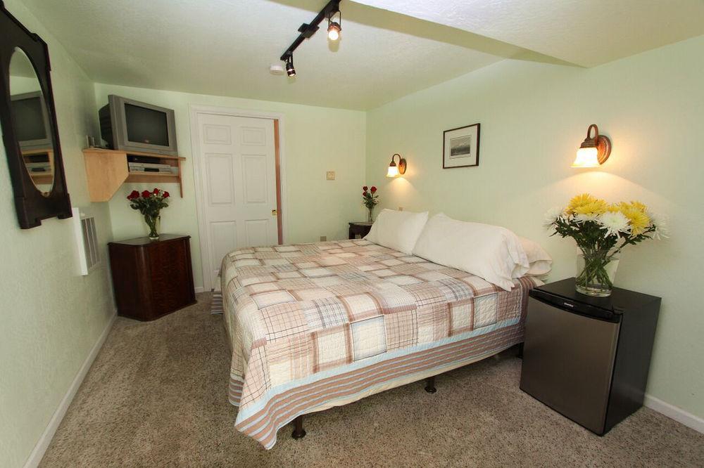 The Woods Hotel - Gay Lgbtq Cabins Guerneville Extérieur photo
