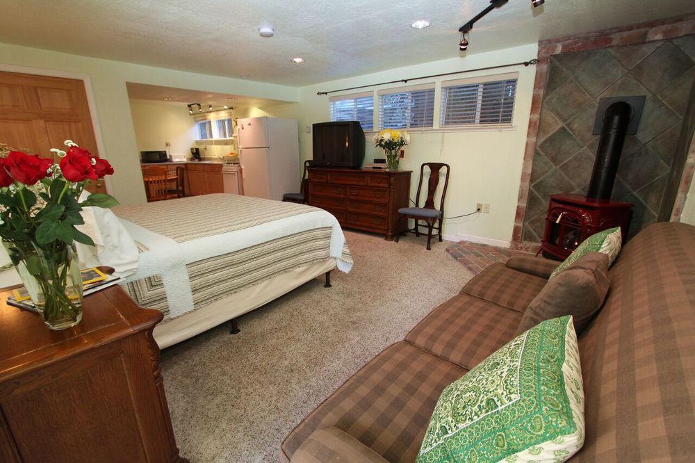 The Woods Hotel - Gay Lgbtq Cabins Guerneville Extérieur photo