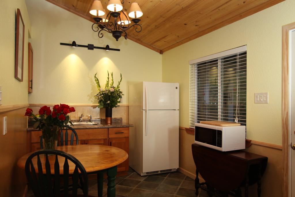The Woods Hotel - Gay Lgbtq Cabins Guerneville Extérieur photo