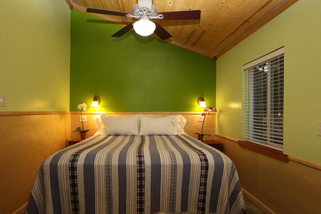 The Woods Hotel - Gay Lgbtq Cabins Guerneville Extérieur photo