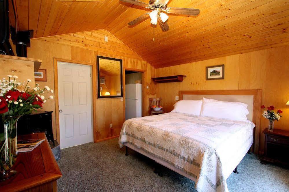 The Woods Hotel - Gay Lgbtq Cabins Guerneville Extérieur photo